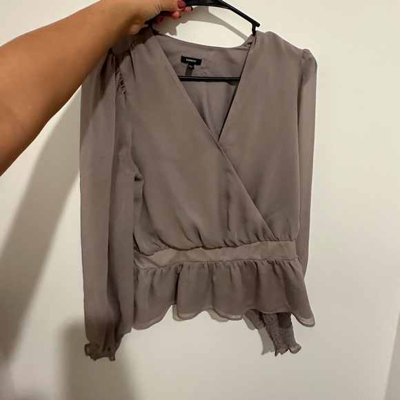 V neck smocked cuff peplum top - Picture 5 of 6